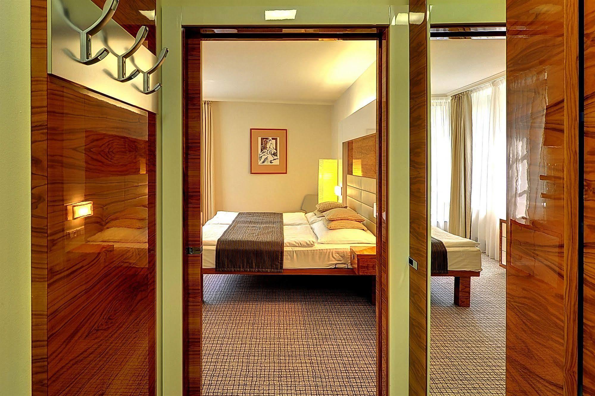St. Joseph Royal Regent 4*